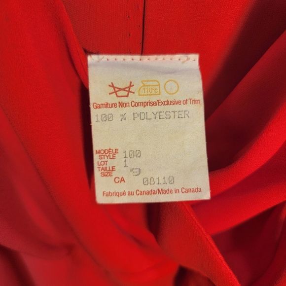 Vintage sexy red flowy dress. Wrap top. V-neck. Size 9. CANADIAN MADE - Picture 9 of 9